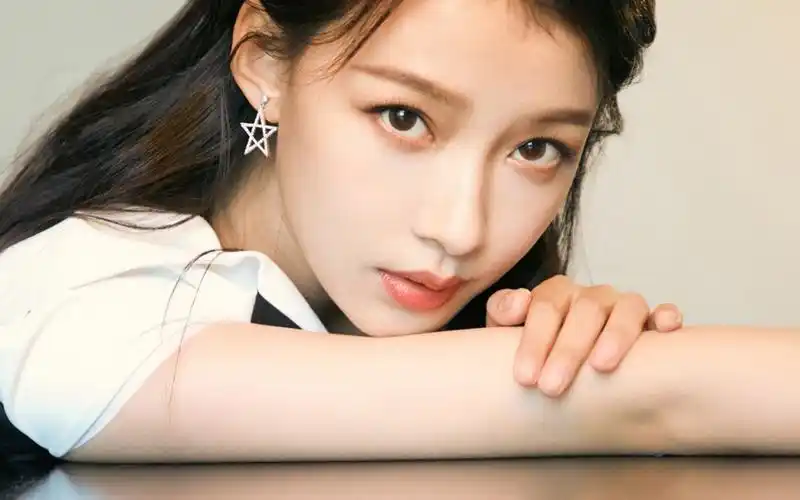 孙怡性感优雅写真桌面壁纸