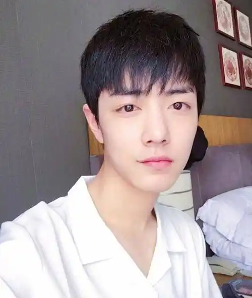 肖战被爆大量素颜生活照,这样的肖战,你还爱吗_战战_戴帽子_照片