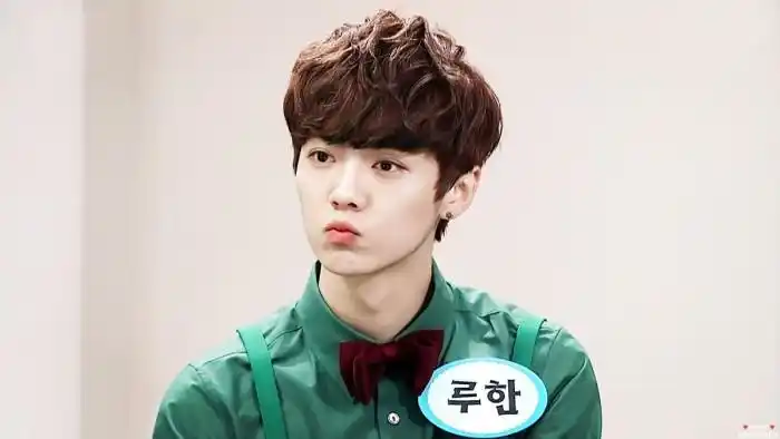 鹿哥你嘟嘴卖萌犯规了……鹿晗