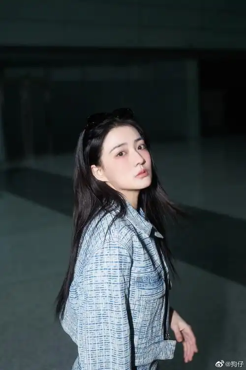 徐璐巴黎时装周出发图##徐璐出发参加巴黎时装周