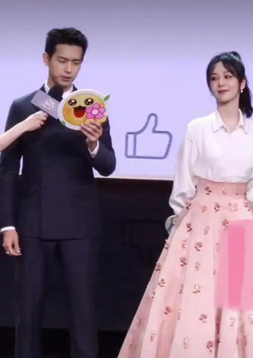 杨紫李现同框了 佟年和她的韩商言