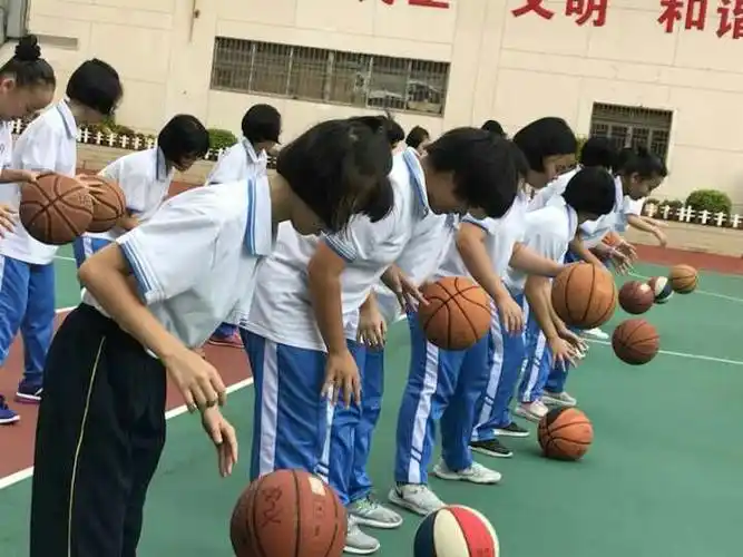 我们的篮球课,we are very excited .