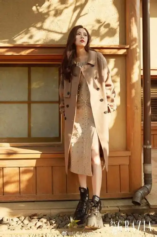 原创陈钰琪杂志写真超靓丽肤白貌美大长腿太性感迷人