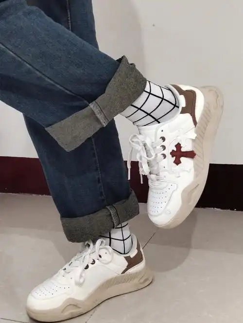 小个子女生百元鞋分享好看还增高害嗨嗨