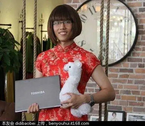 记得你有张男扮女装的~~~帖出来,我会考虑滴~~  你要不给!我弄死你!