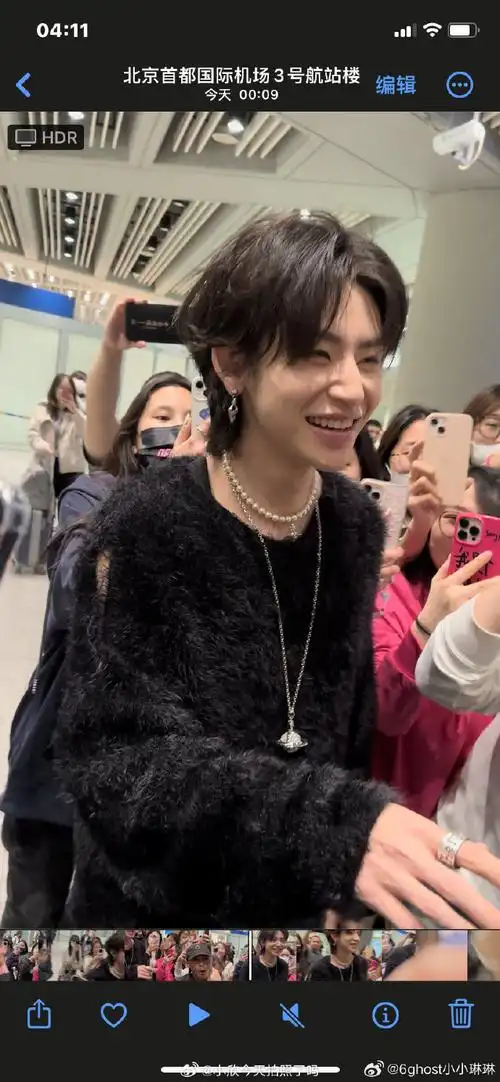 宝宝你再笑我可就要晕倒了  捡一点王琳凯笑迷糊的帅照    @小鬼