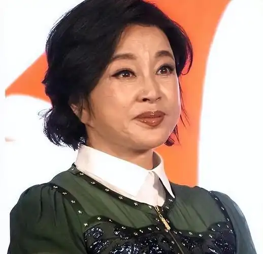 70岁"老丫头"刘晓庆近照吓坏全网!网友:这是画皮,还是妖怪?