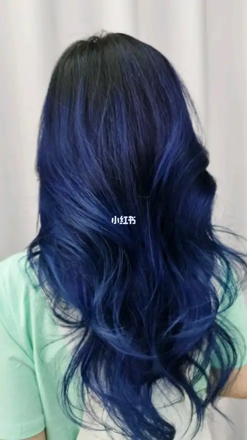 雾蓝色渐变造型烫免打理