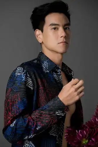 彭于晏时尚大片曝光优雅诠释绅士风格