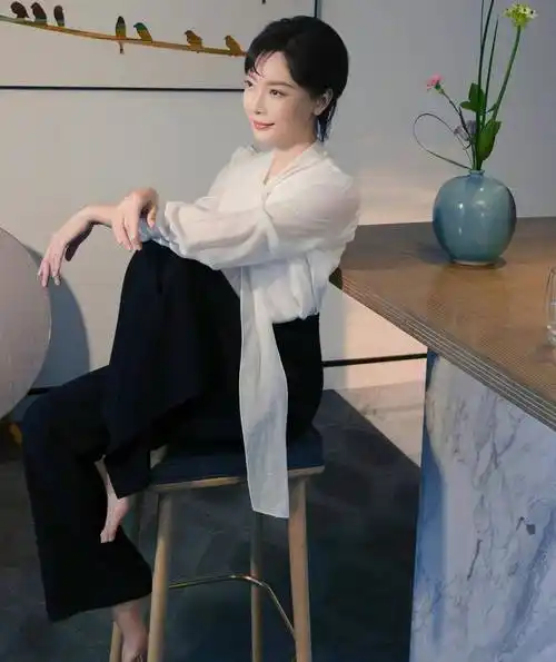 看看陈数这样打扮,美丽又优雅_衣服_女性_元素