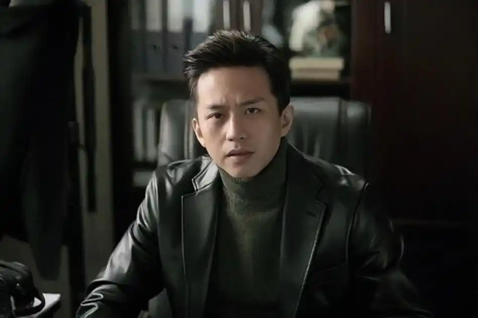 回顾邓超从混混到影视大佬他是如何改写自己人生的