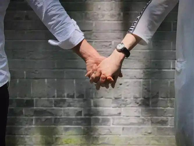 看完中年夫妻花式秀恩爱大法,你发的朋友圈照片能高级100倍