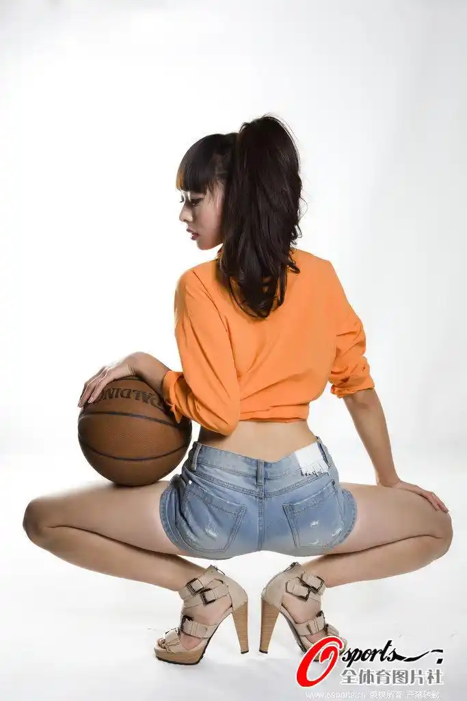 篮球宝贝唯美写真劈腿助阵_高清图集_新浪网