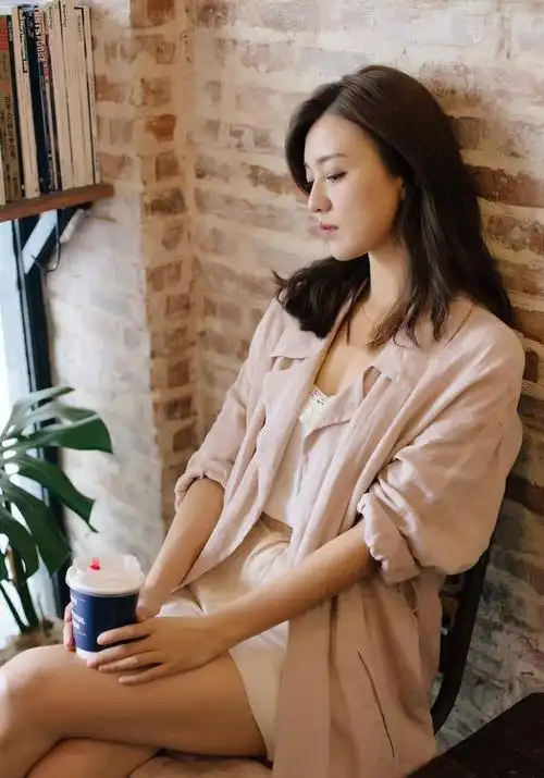 傅晶46岁还能演大学生多年来低调拍戏很美