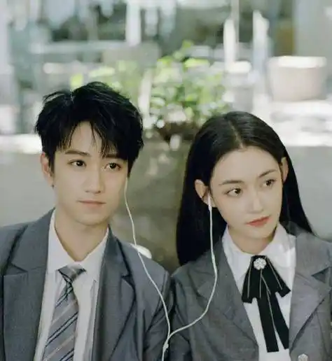 敖子逸和蒋依依将常驻综艺《你好星期六》,上演重逢跟"见家长"戏码