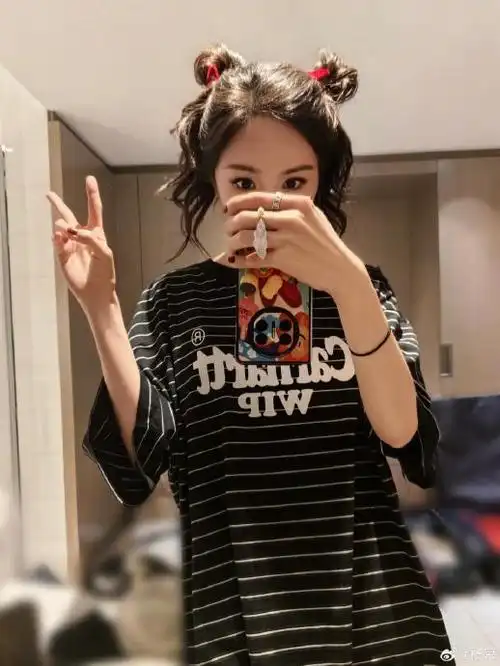 杨幂4月行程曝光,粉丝惊呼忙碌生活|杨幂_新浪新闻