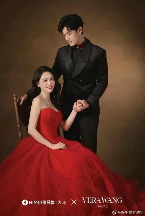 女明星的婚纱照一般都很隆重华丽,陈乔恩婚纱照好简约啊,简简单单的