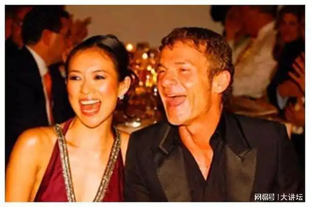 章子怡爆料女儿由汪峰独自抚养终登头版