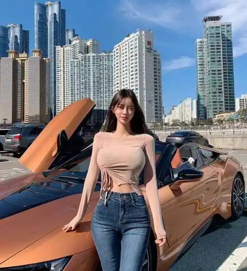 原创运动的女生最美傲人身材诠释独特美感小蛮腰性感迷人