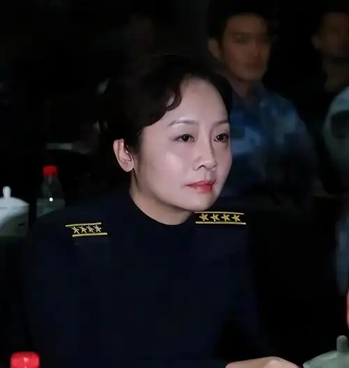 回顾唐静与王新军离婚后独自陪儿子长大如今的选择令人泪目