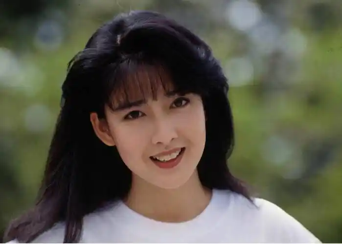 独家分享:直男女神周慧敏甜美又时尚,这些旧照让人忍不住想收藏_头发