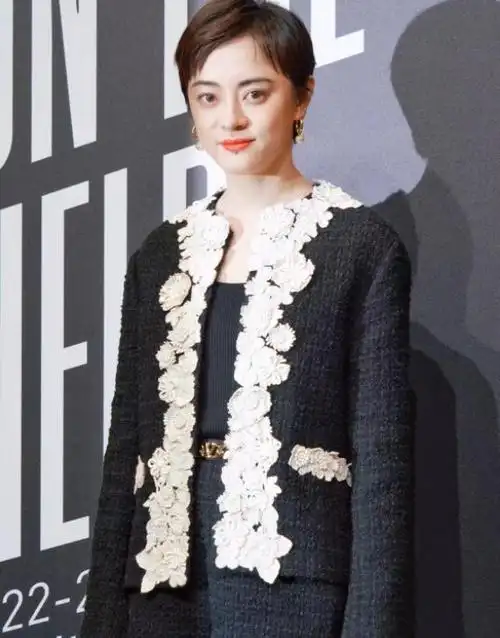 42岁孙俪脸太肿了造型奇怪像大妈,以前青春靓丽的样子荡然无存!