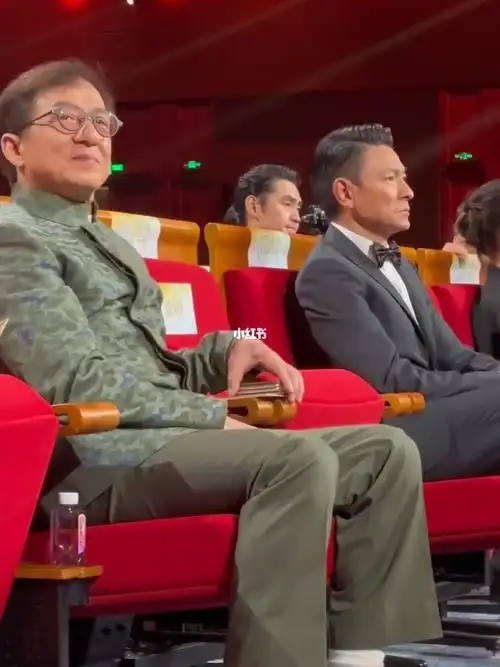 刘德华与成龙金鸡奖同框