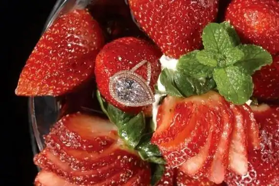 世界上最贵的甜点赠送10克拉钻戒价值985万美金