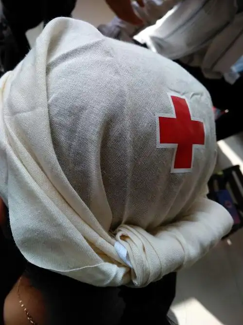 头部受伤包扎(这是我给我的队友包扎的)