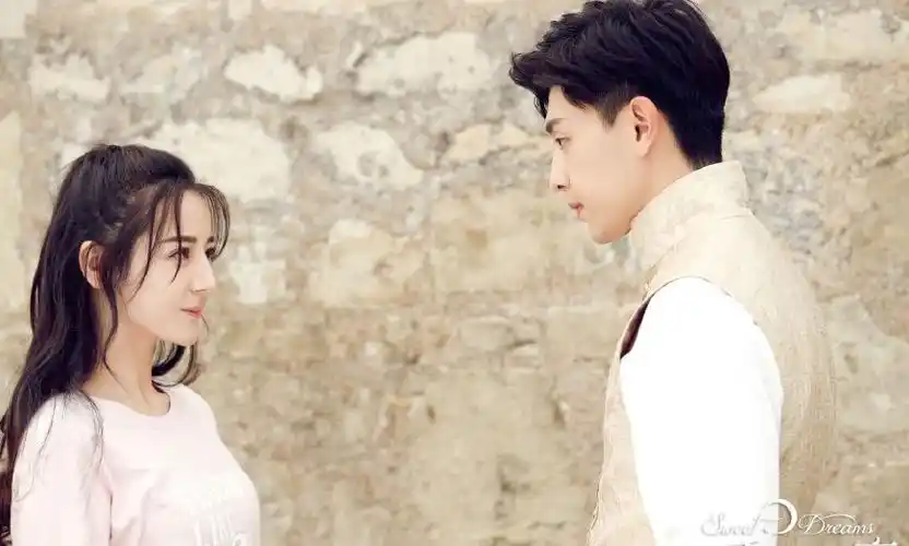 和邓伦组cp的女星,差距一目了然,李沁,热巴都赢不过她