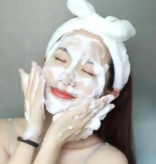 3个护肤好习惯,让你远离毛孔粗大,皮肤也会逐渐变得细腻有光泽