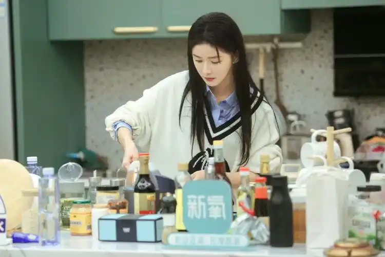 怦然再心动》蔡卓宜约男嘉宾语无伦次 白冰收获特殊礼物心情复杂_综艺