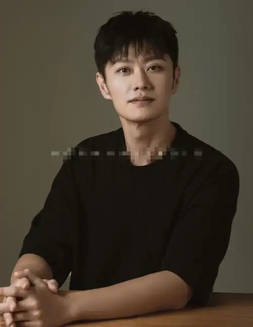 回顾39岁的赵荀从李二牛改成花美男他的骨盆用3颗钉子挂在腰上