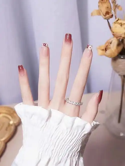 温柔水透78显白渐变色美甲