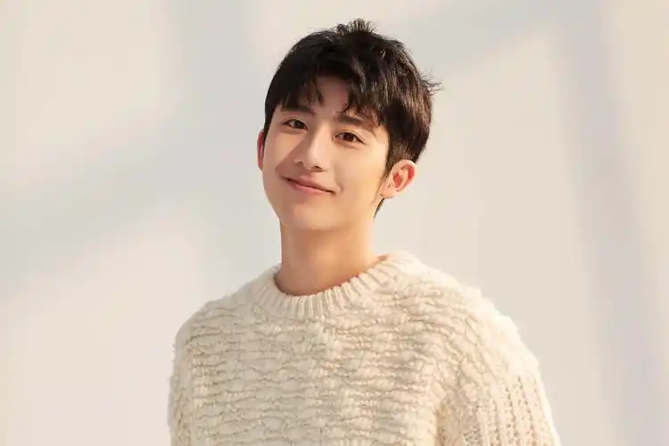《闪光少女》男主郝富申首曝写真