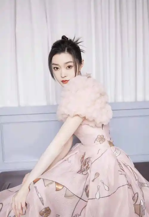 女明星宋轶时尚写真:倾国倾城,天生丽质