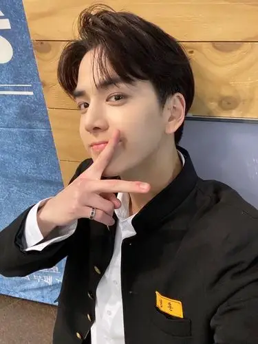 我太喜欢看帅哥自拍了!