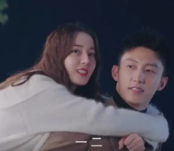 黄景瑜风波后首露面全程臭脸表情不悦与热巴恋情又添新锤