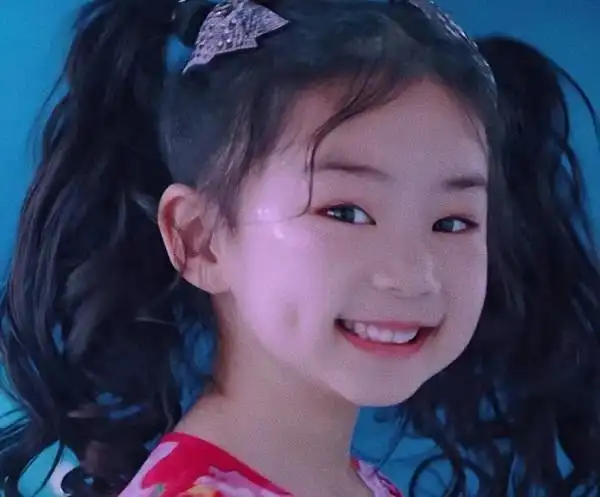 人间波妞6岁了戚薇晒女儿生日视频lucky古灵精怪漂亮又可爱