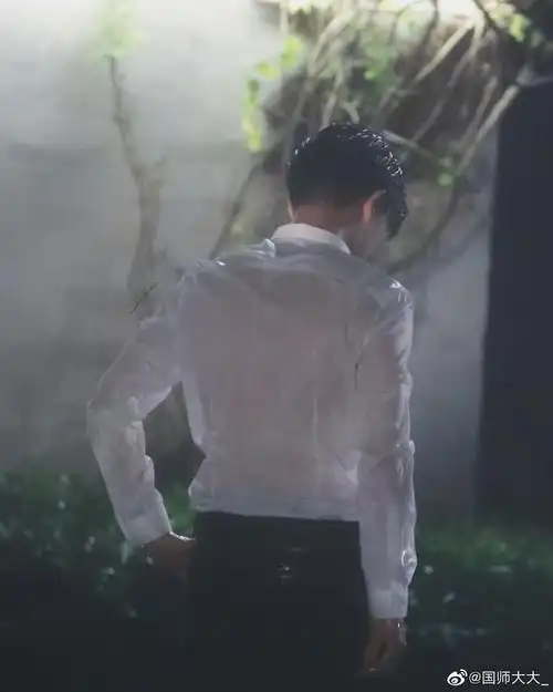 救命白衬衫湿身