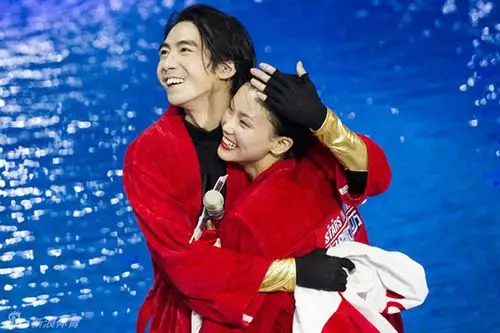 李泉黄龄兄妹恋差18岁 黄龄妆前差别大被疑整容