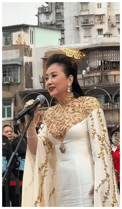 76岁女皇级歌者汪明荃澳门巡回演出余韵悠长气度不凡