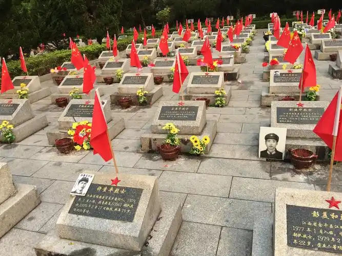 共和国的旗帜 血染更添风采 ——记2019-3-31凭祥,龙州祭拜英烈