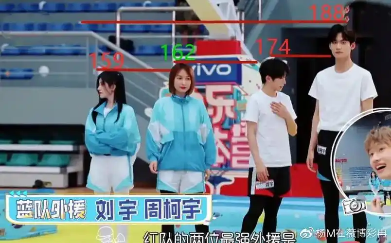 作为选秀出道的他,身高也一直存在争议,画面中,官方身高174厘米的他尽