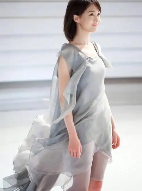 仙气十足90后郑爽身穿裙子系列时尚美拍