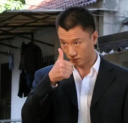 孙红雷首回应移民传闻,曾在颁奖台高呼"祖国万岁"