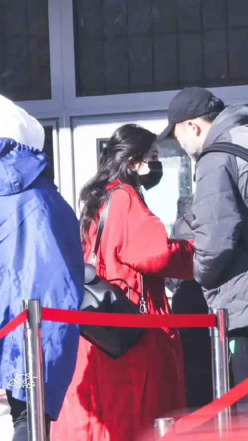 杨幂大象包#    杨幂春晚第二次联排路透!  背的大象包包好可爱!