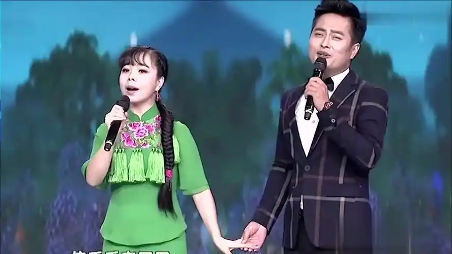 云飞,王二妮终于同台了,对唱情歌超肉麻,一般人都不好意思听!