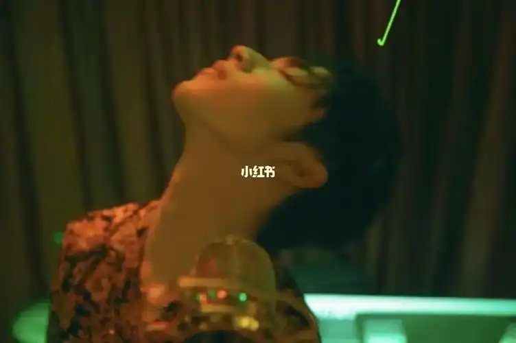 tnt时代少年团刘耀文氛围感神图系列壁纸