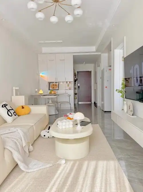 户型凑合
装修的时候我只改了两个地方
1️⃣入户玄关砸了一